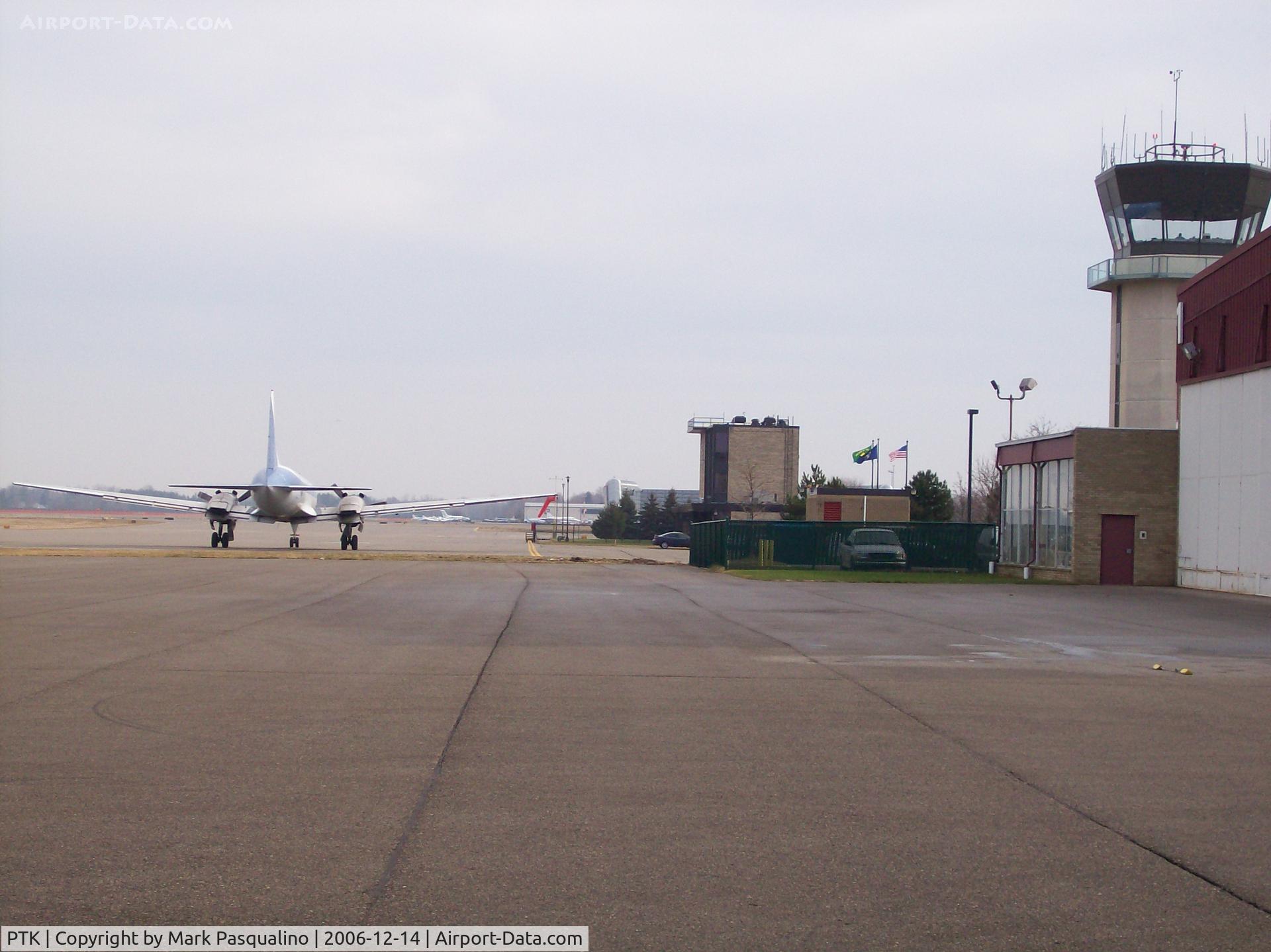 Oakland County International Airport (PTK) - Oakland County International
