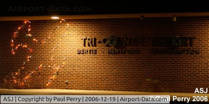 Tri-county Airport (ASJ) - The Christmas Lights at Tri County Airports