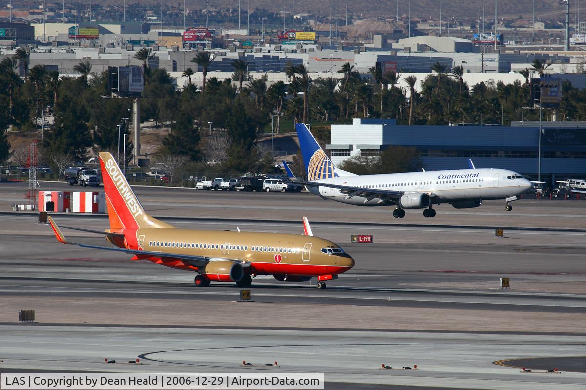 Harry Reid International Airport (LAS) - On blustery winter days when the winds blow from the north, simultaneous landings & departures occur from RWY 01L & 01R, respectively. Continental N12225 is landing on RWY 01R and Southwest N762SW is starting her takeoff roll on RWY 01R.