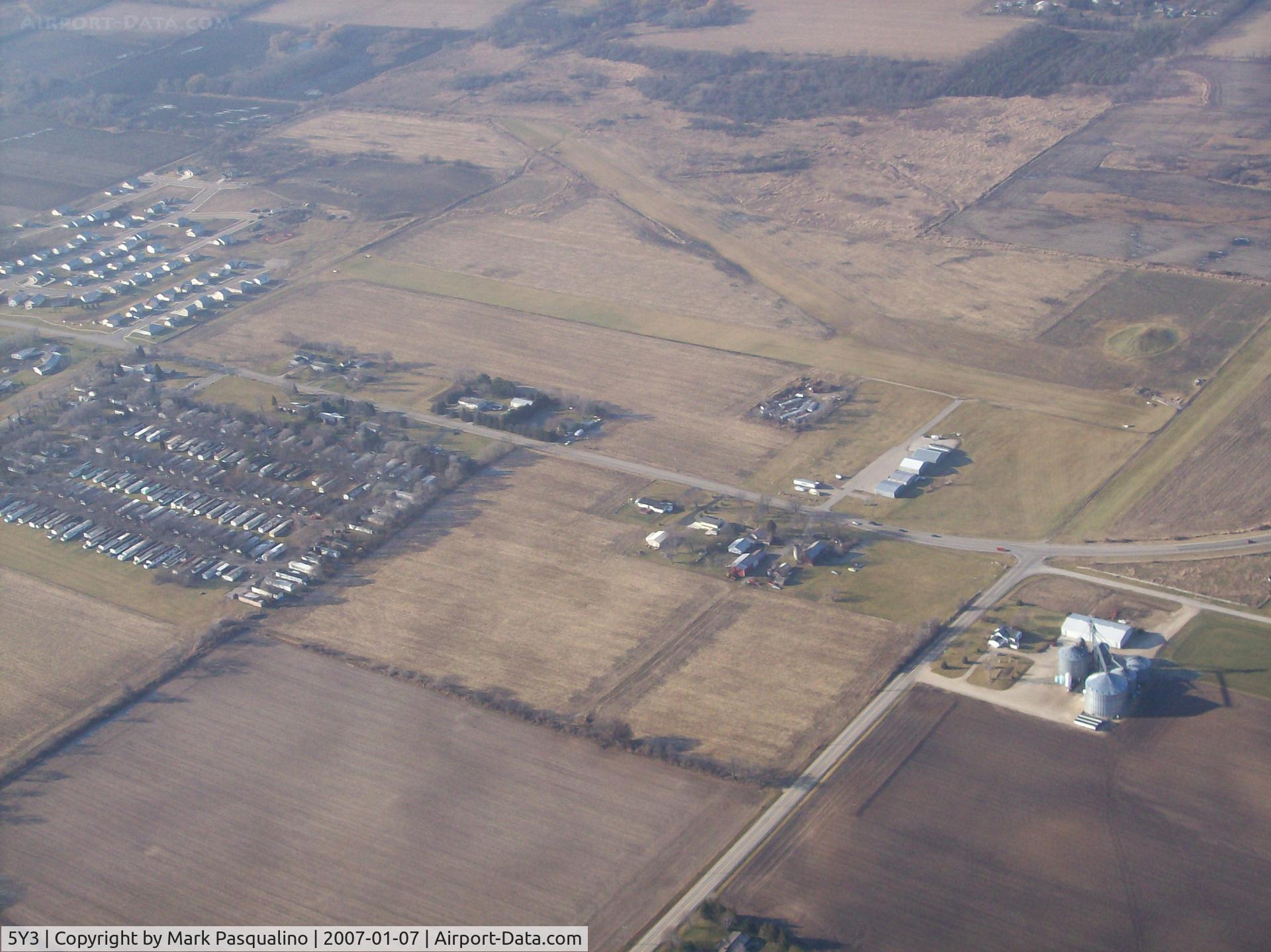 Gutzmer's Twin Oaks Airport (5Y3) - Whitewater, WI