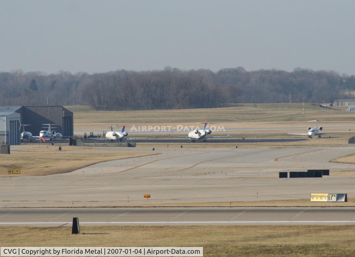 Cincinnati/northern Kentucky International Airport (CVG) - Comair jets