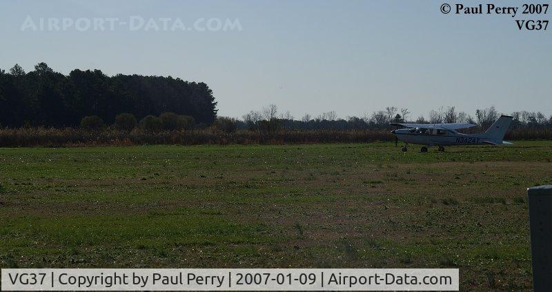 Umphlett Airstrip Airport (VG37) - The ramp, all grassy and bright