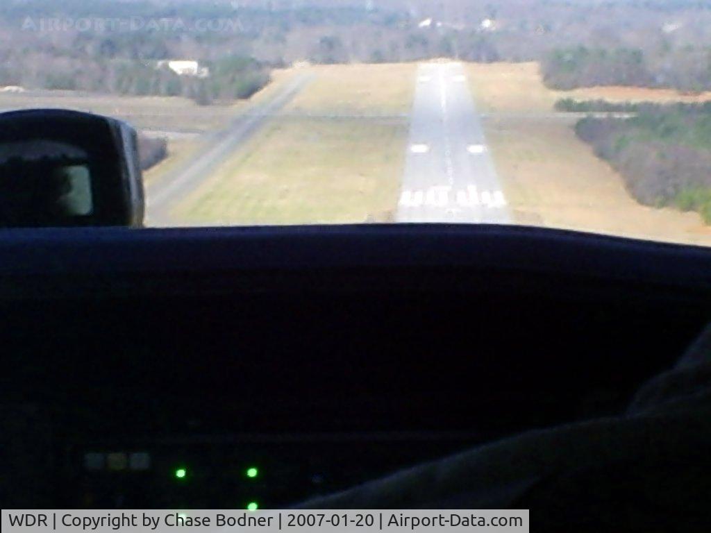Barrow County Airport (WDR) - On final approach to WDR in N27451