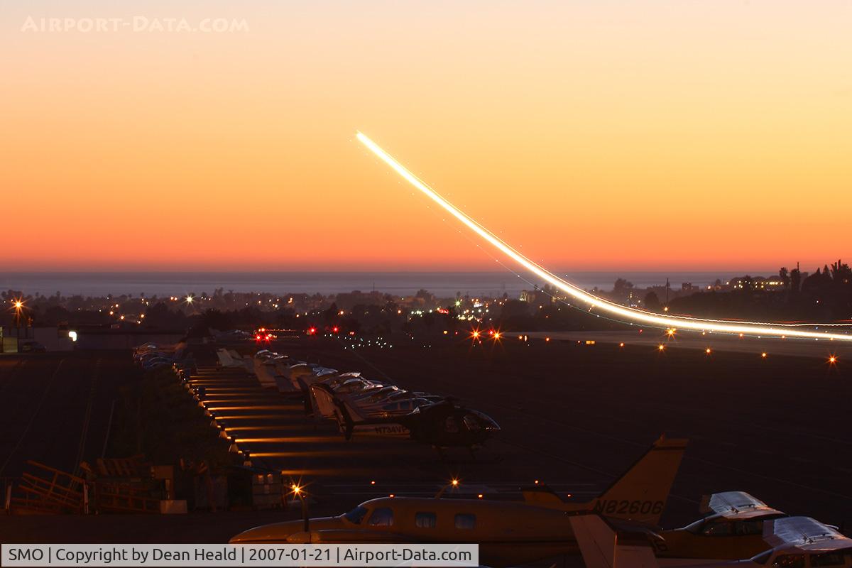 Santa Monica Municipal Airport (SMO) - This was a 30-second exposure of a Gulfstream G-IV N408QS landing on RWY 3. He encountered a 20-kt wind shear on approach to RWY 21 and after several approaches, opted to use RWY 3.