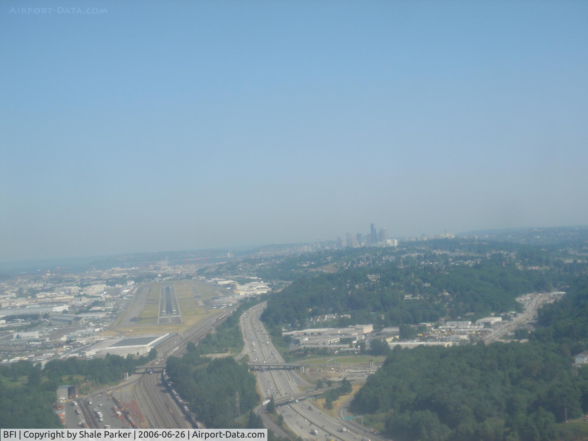 Boeing Field/king County International Airport (BFI) - Short final 36