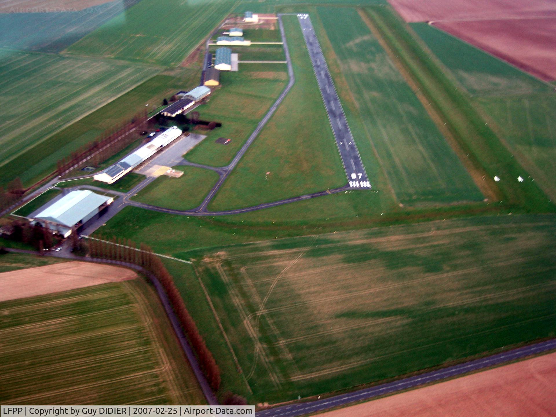 Le Plessis-Belleville Airport, Le Plessis-Belleville France (LFPP) - Not far from Charles-de-Gaulle Airport, LFPP (Le Plessis-Belleville) has 2 runways: a 700 meters concrete and a grass one. Both are 07/25