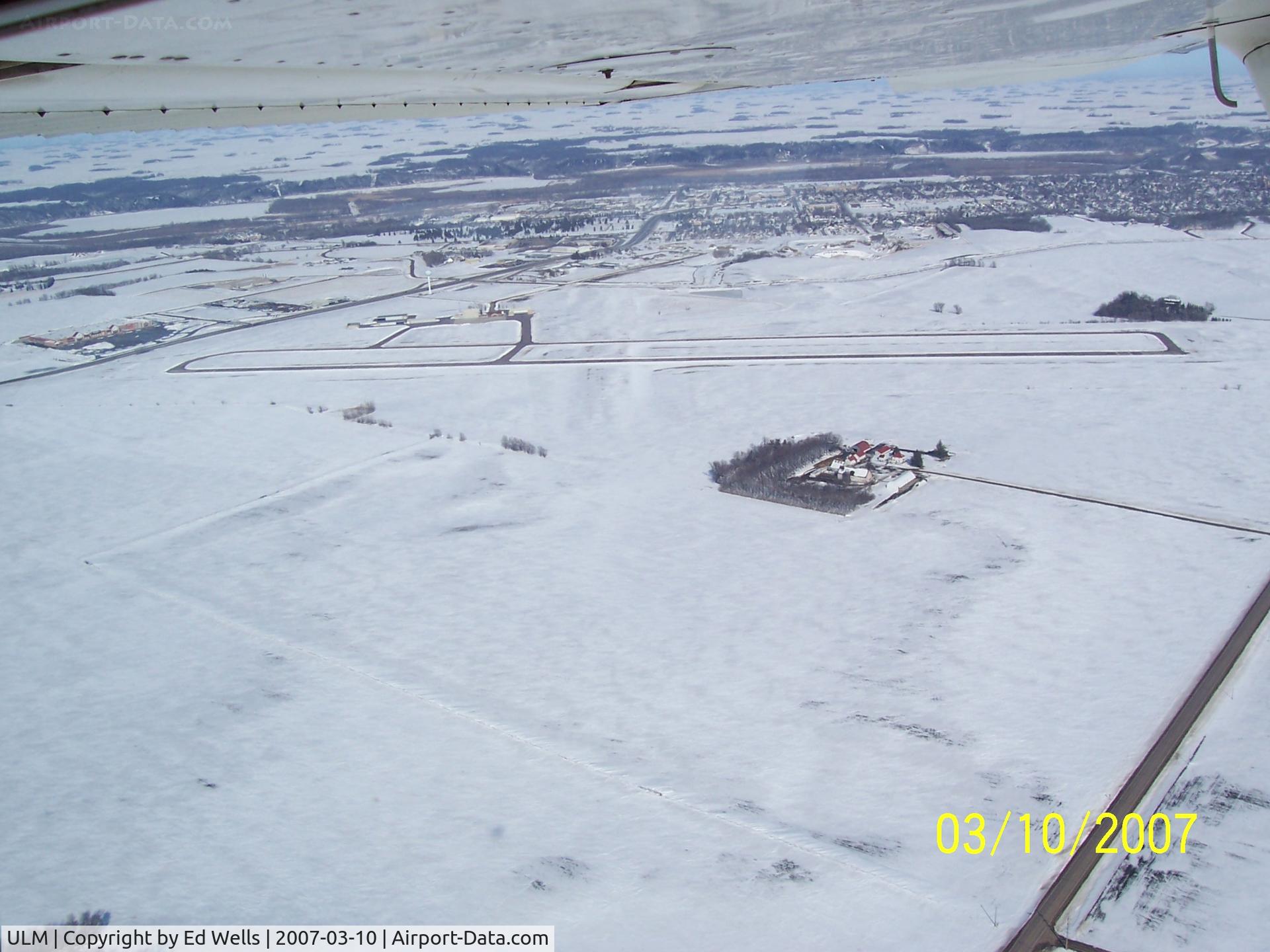 New Ulm Municipal Airport (ULM) - Winter touch and go's