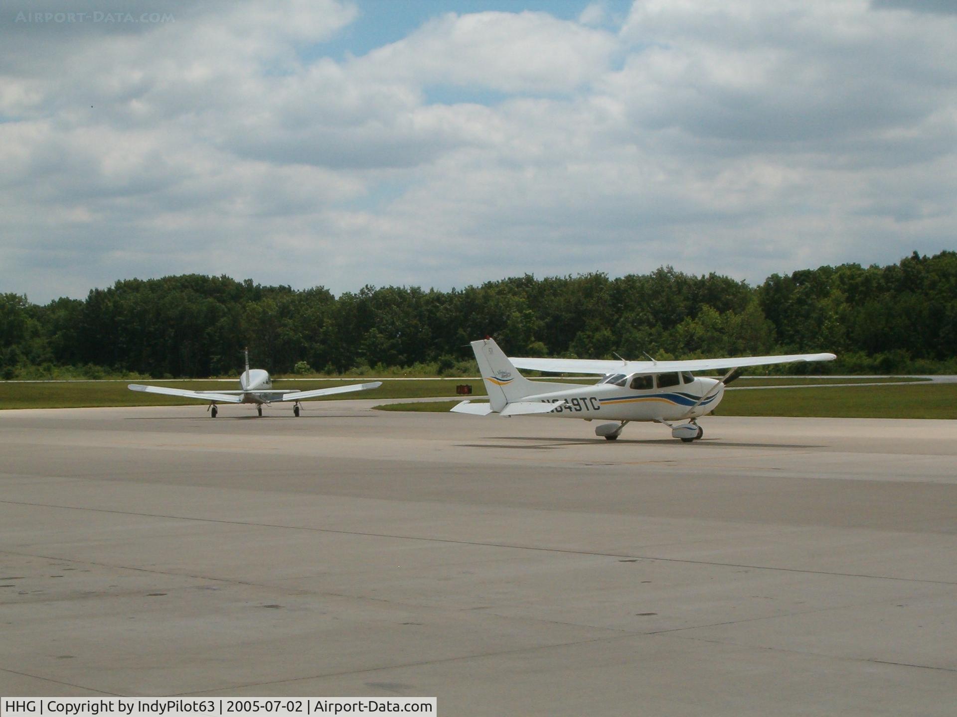 Huntington Municipal Airport (HHG) - Tarmac