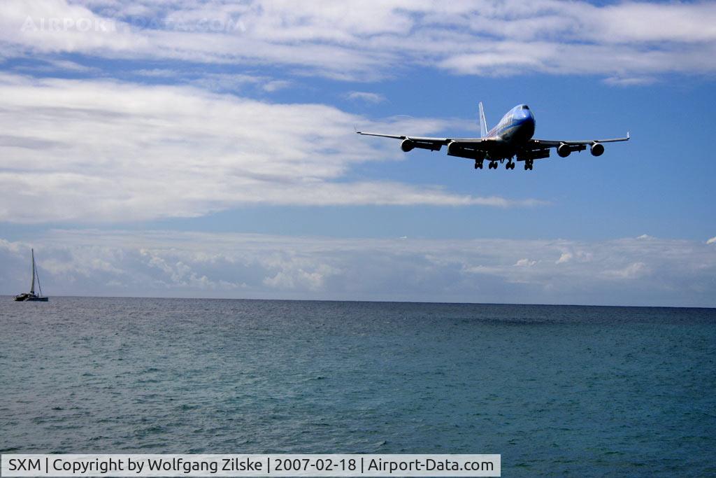 Princess Juliana International Airport, Philipsburg, Sint Maarten Netherlands Antilles (SXM) - Boeing 747-400 on finals