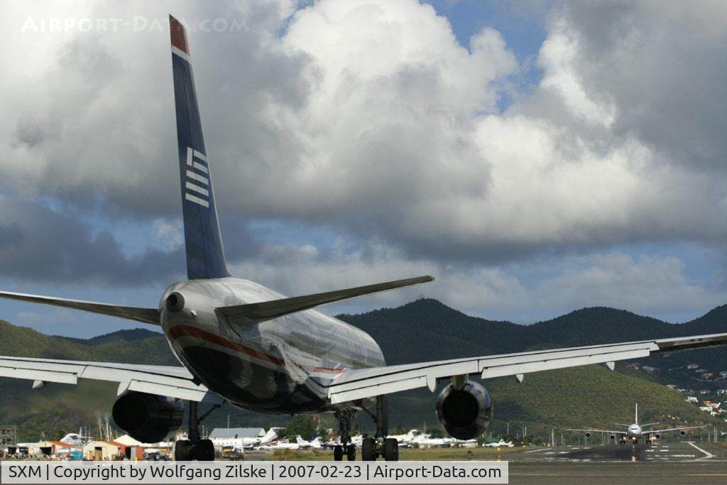 Princess Juliana International Airport, Philipsburg, Sint Maarten Netherlands Antilles (SXM) - B757 vs. A340