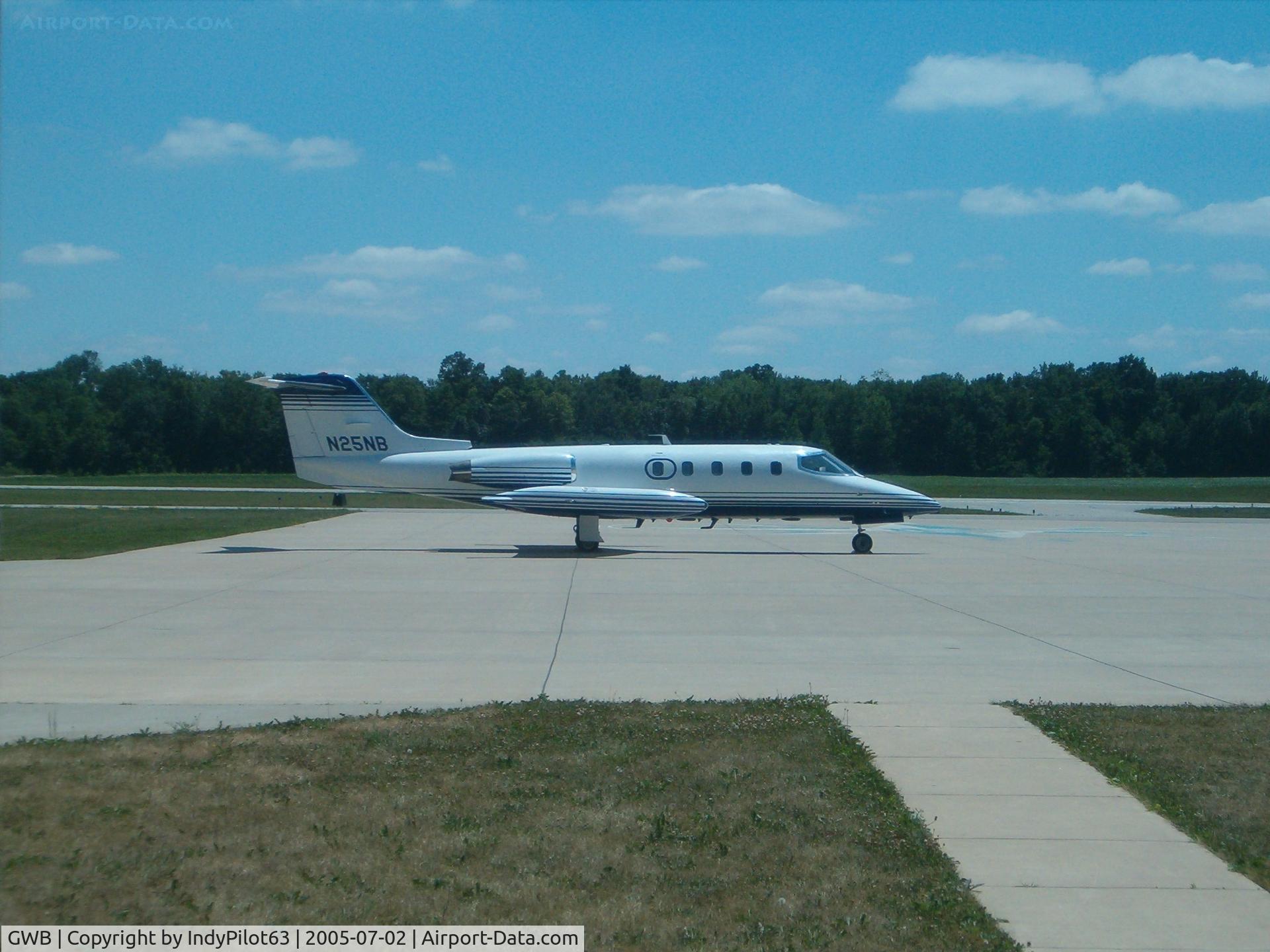 De Kalb County Airport (GWB) - Tarmac