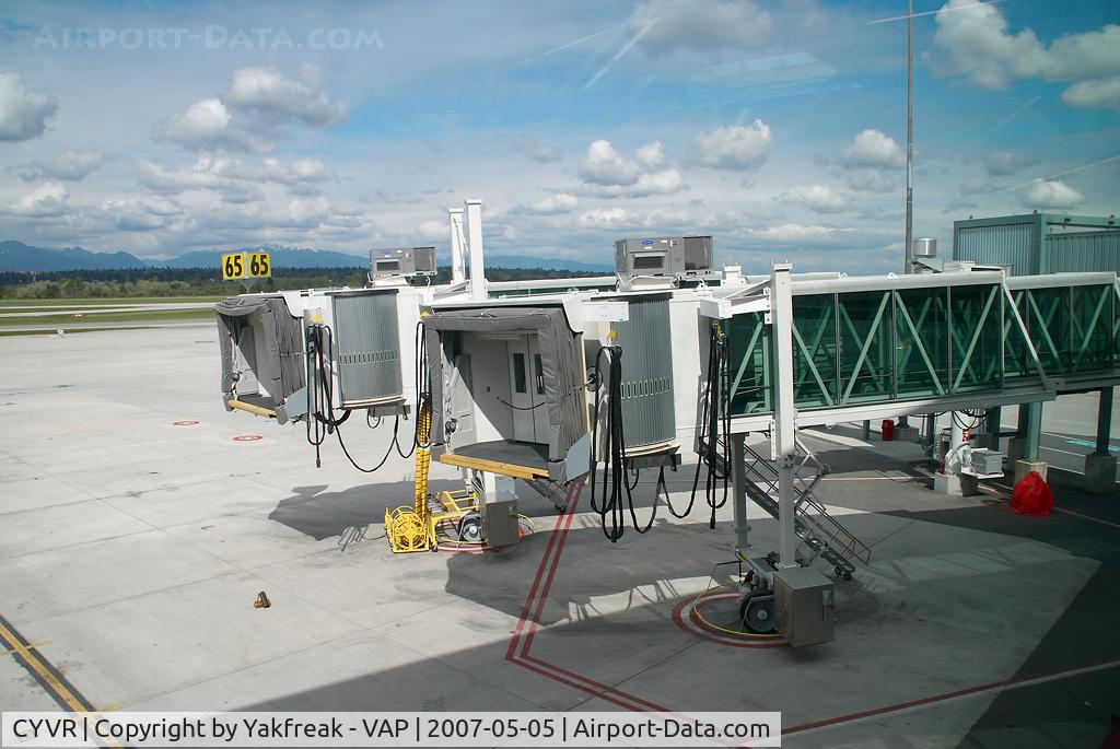 Vancouver International Airport, Vancouver, British Columbia Canada (CYVR) - Double Airbridge at Vancouver International