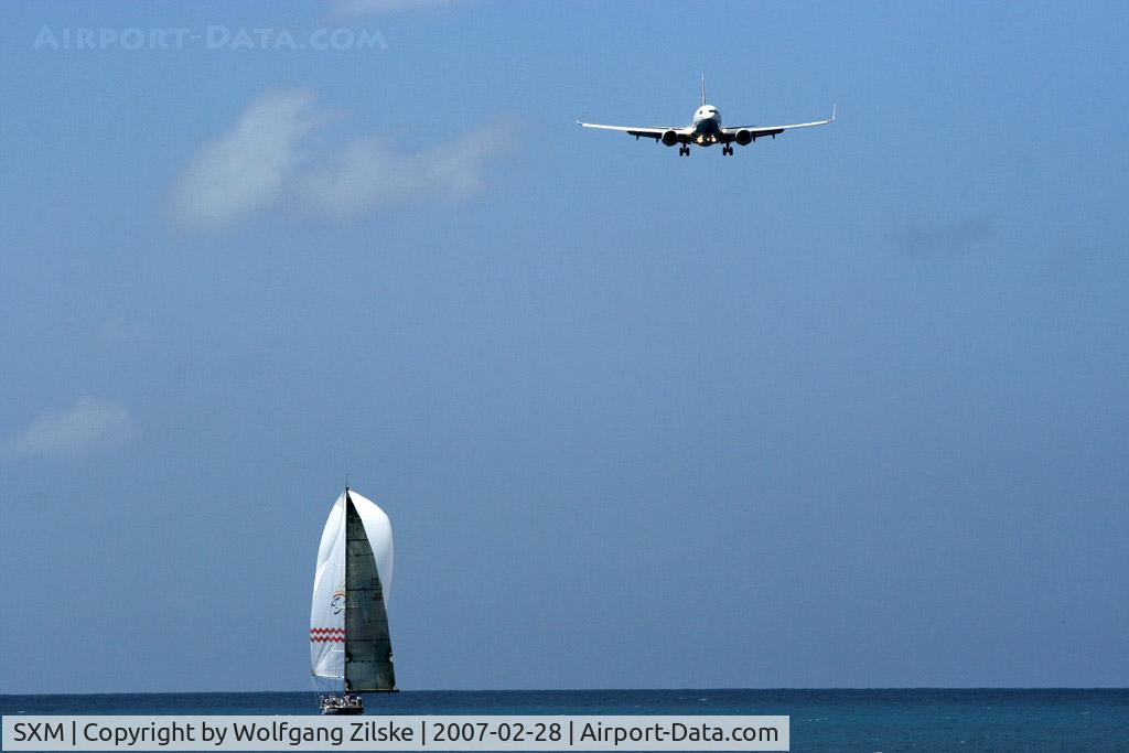 Princess Juliana International Airport, Philipsburg, Sint Maarten Netherlands Antilles (SXM) - COA 737W approach