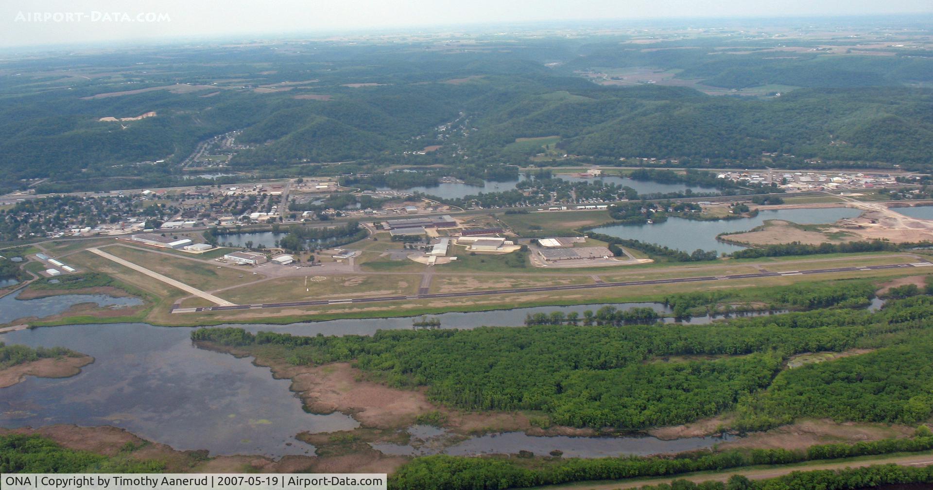 Winona Muni-max Conrad Fld Airport (ONA) - From the west