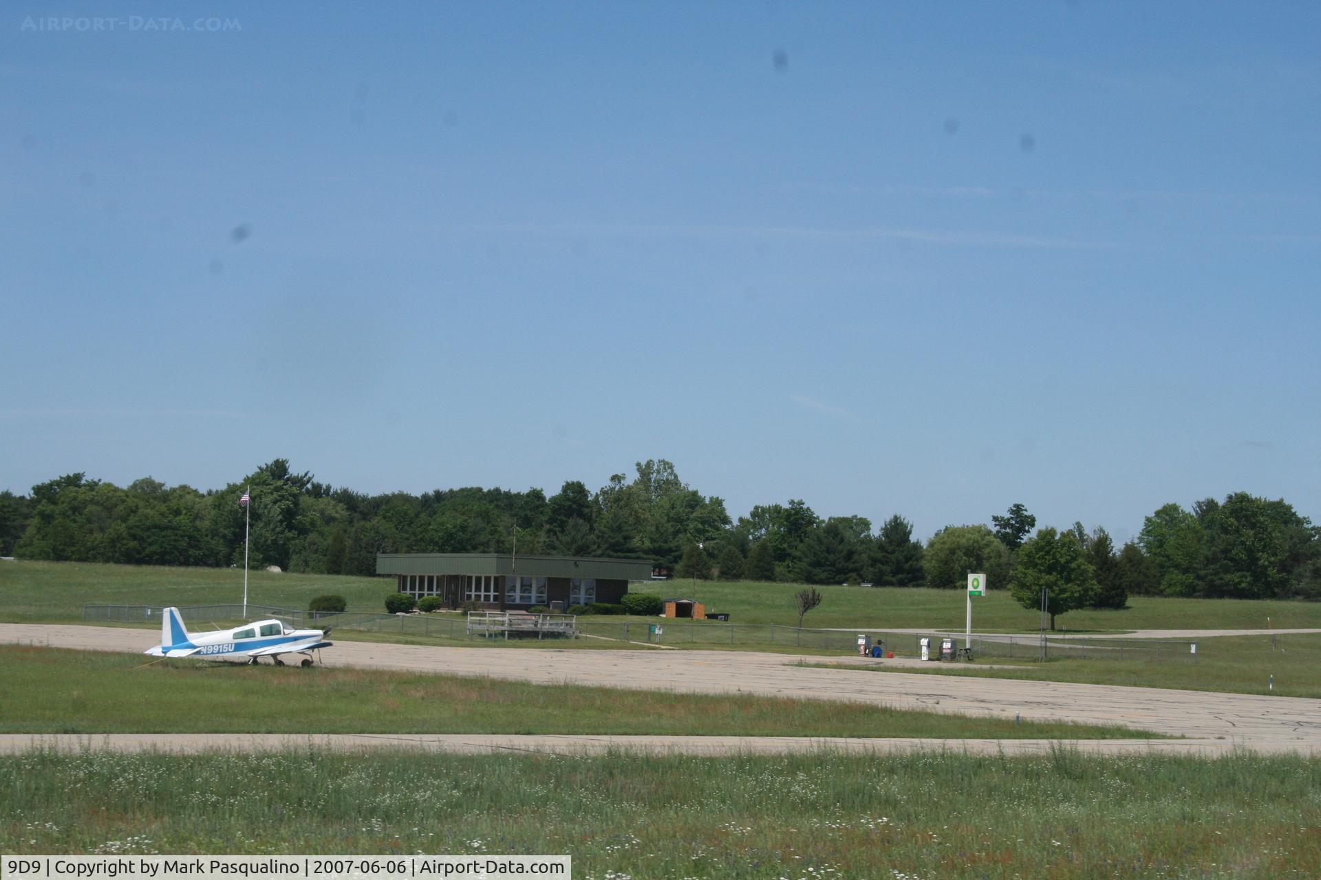Hastings Airport (9D9) - Executive Terminal