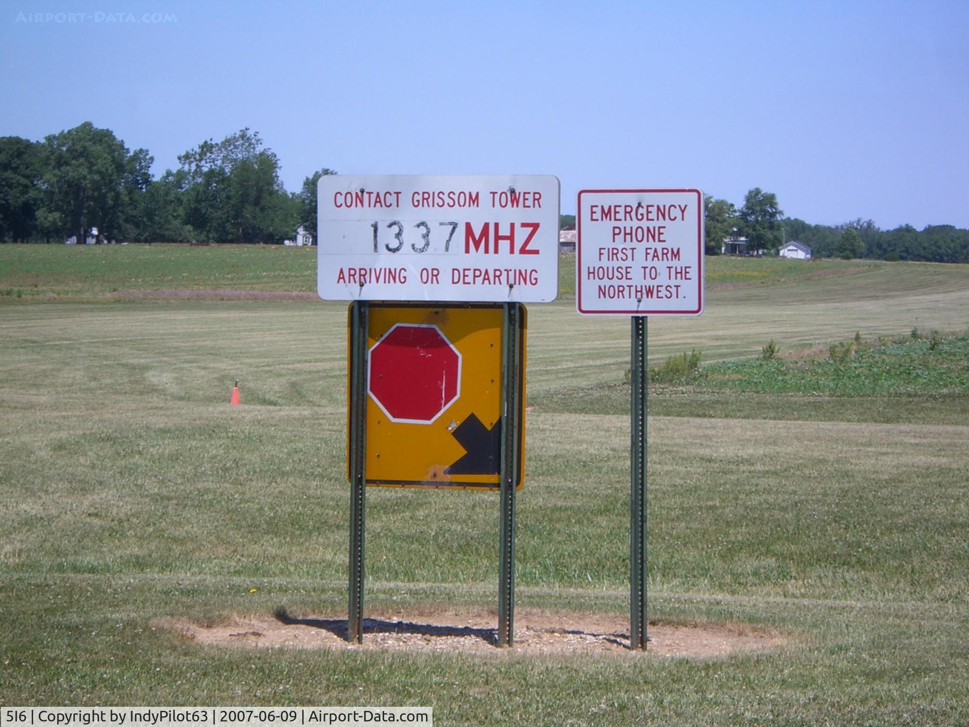 Galveston Airport (5I6) - Signs at the edge of the grass strip - no FBO building.