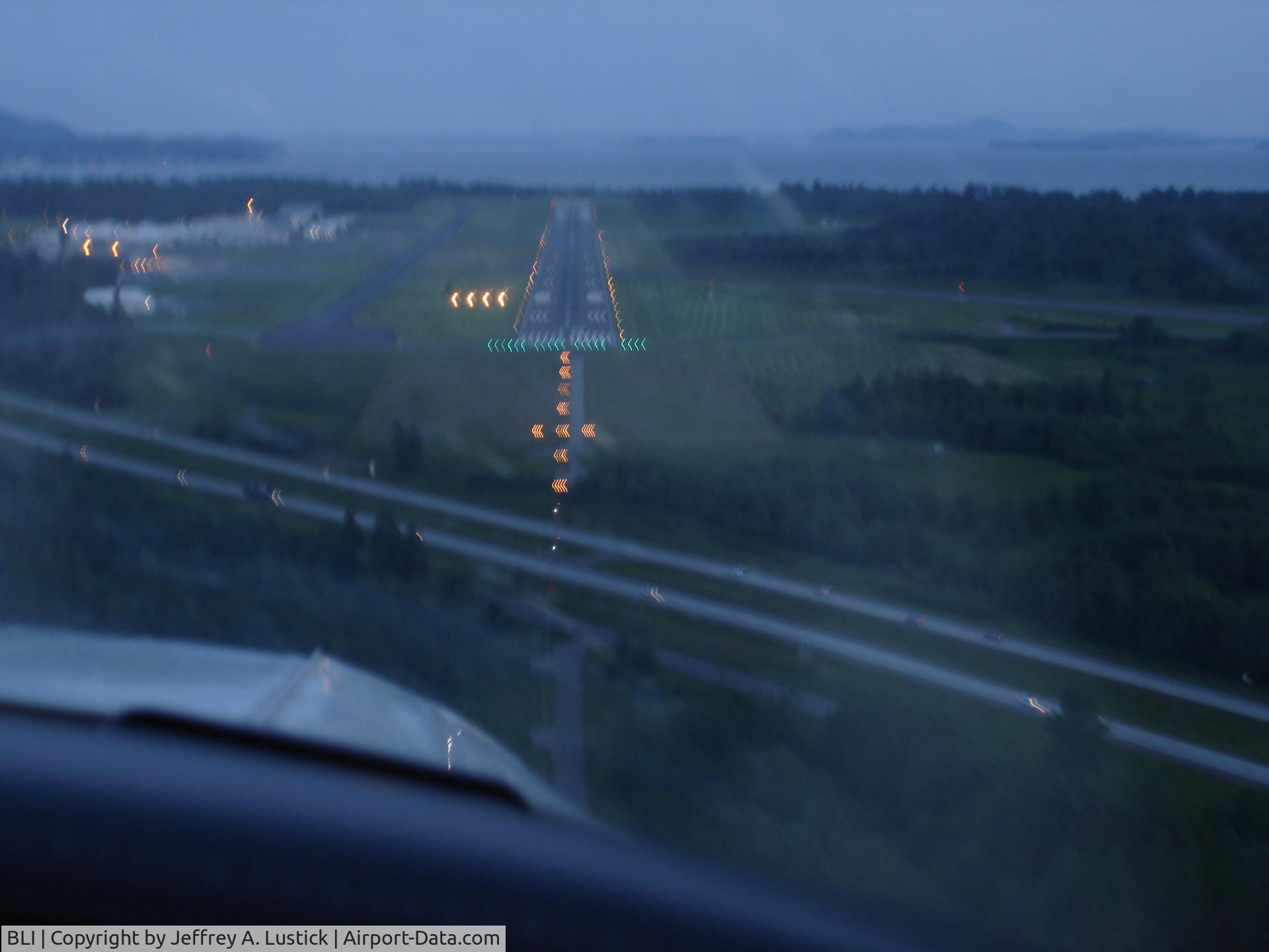 Bellingham International Airport (BLI) - Final Approach to Rwy 16 at KBLI