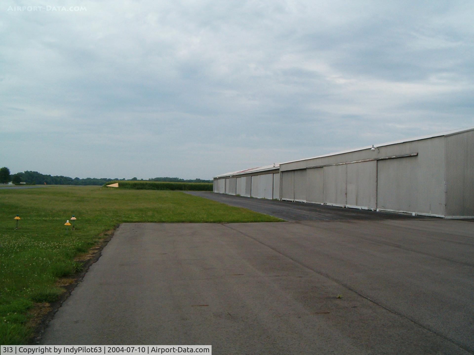 Sky King Airport (3I3) - hangars