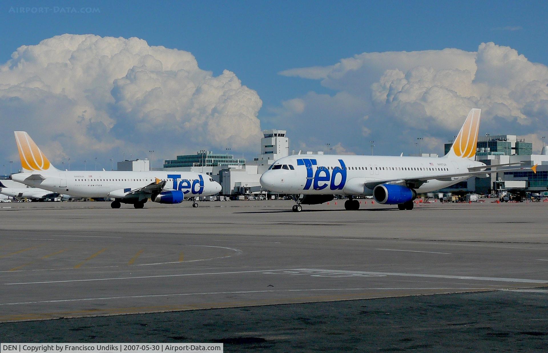 Denver International Airport (DEN) - N487UA foreground, N480UA background