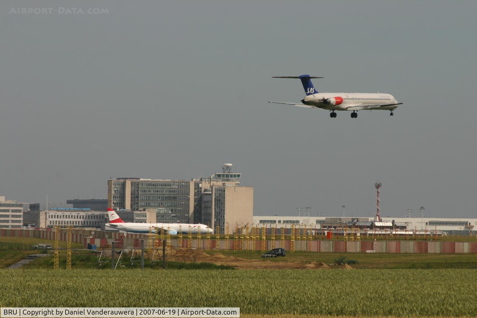 Brussels Airport, Brussels / Zaventem   Belgium (BRU) - arrivals on rwy 02 - taking off rwy 07R