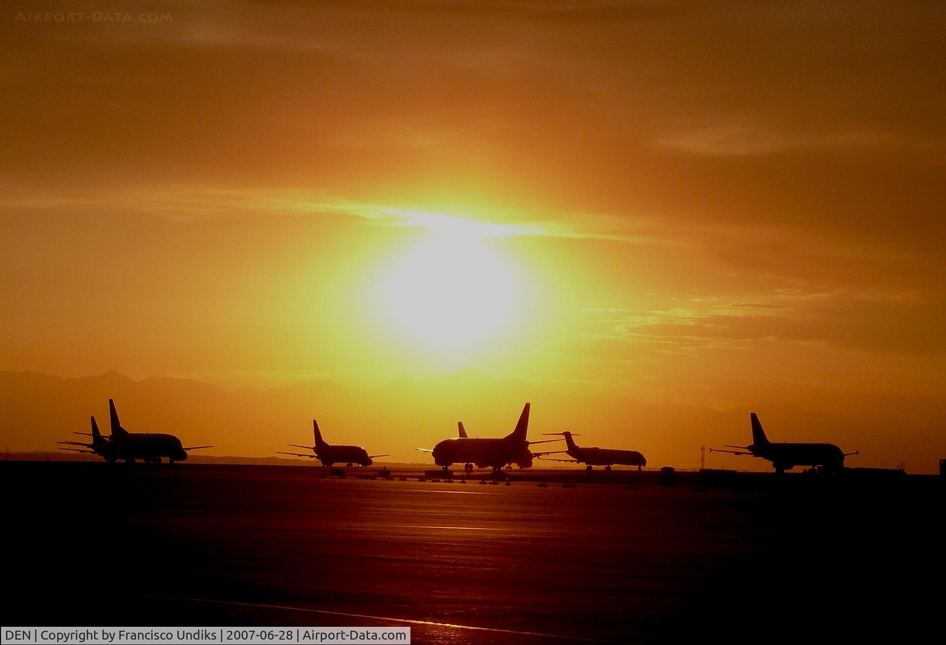 Denver International Airport (DEN) - Waiting for gates.