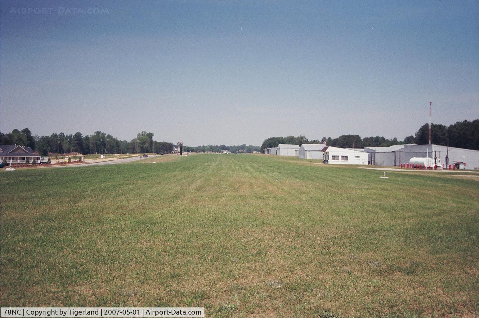 Fuquay/angier Field Airport (78NC) - Fuquay/Angier Field - Nice location