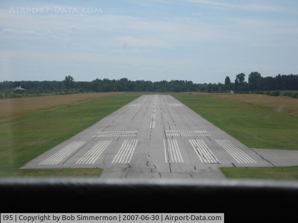 Hardin County Airport (I95) - Short final for 22 at Hardin County (Kenton, OH)