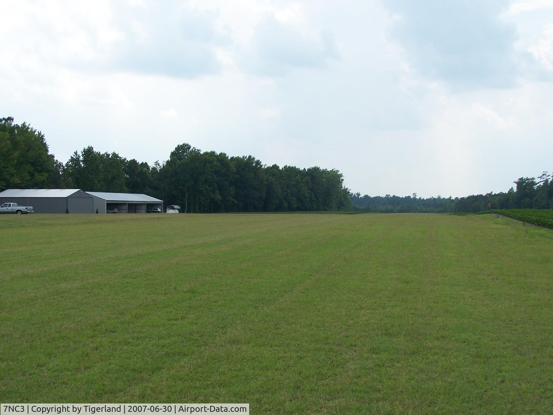 Kenly Airport (7NC3) - Pvt. airstrip.  Located just outside of Kenly,NC.  I have look everywhere, I don't think this location has a AP code.