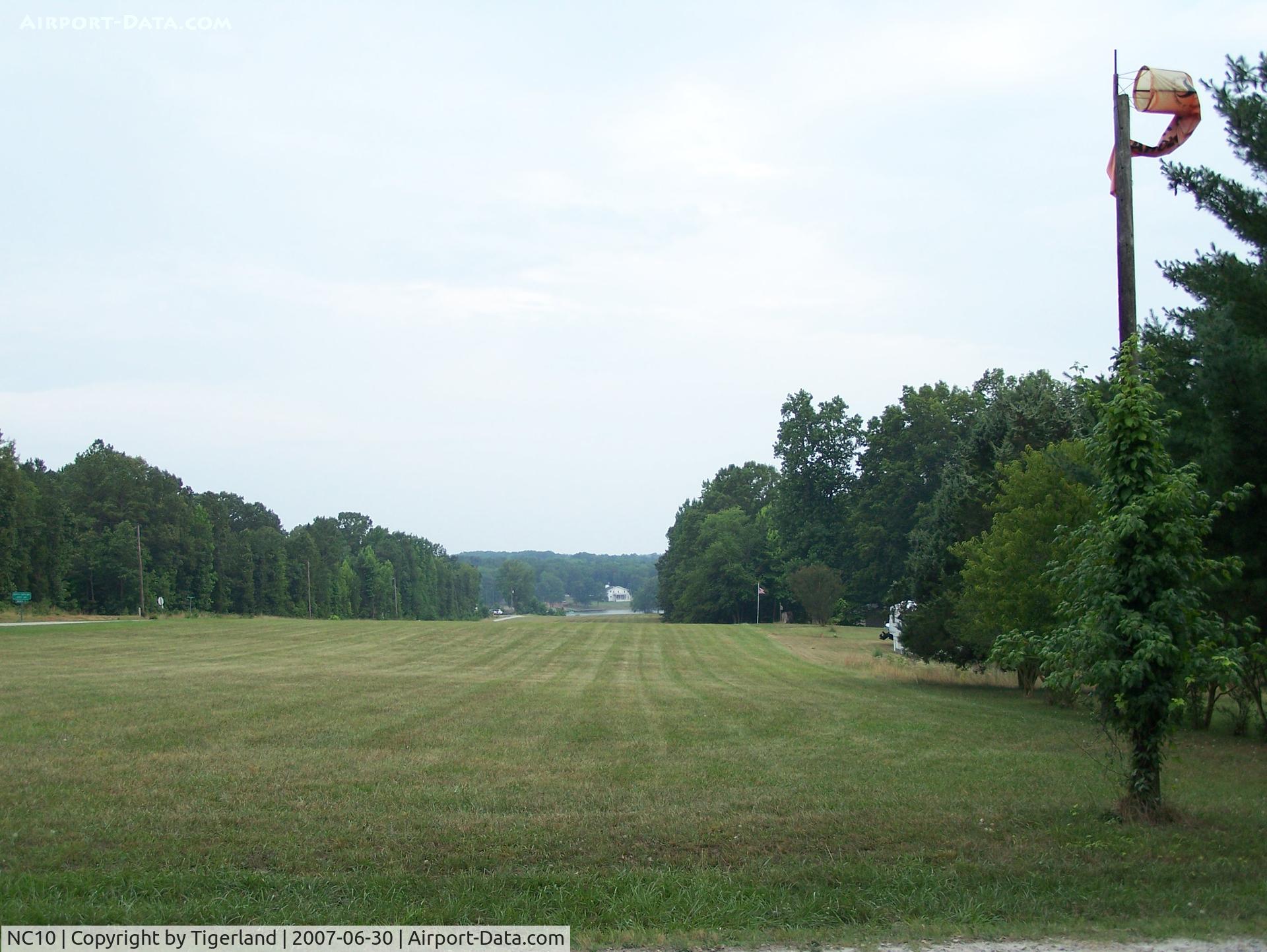 Nocarva Airport (NC10) - Pvt. - This location is a well kept secret.  Might have a hard approach with the trees in the way.