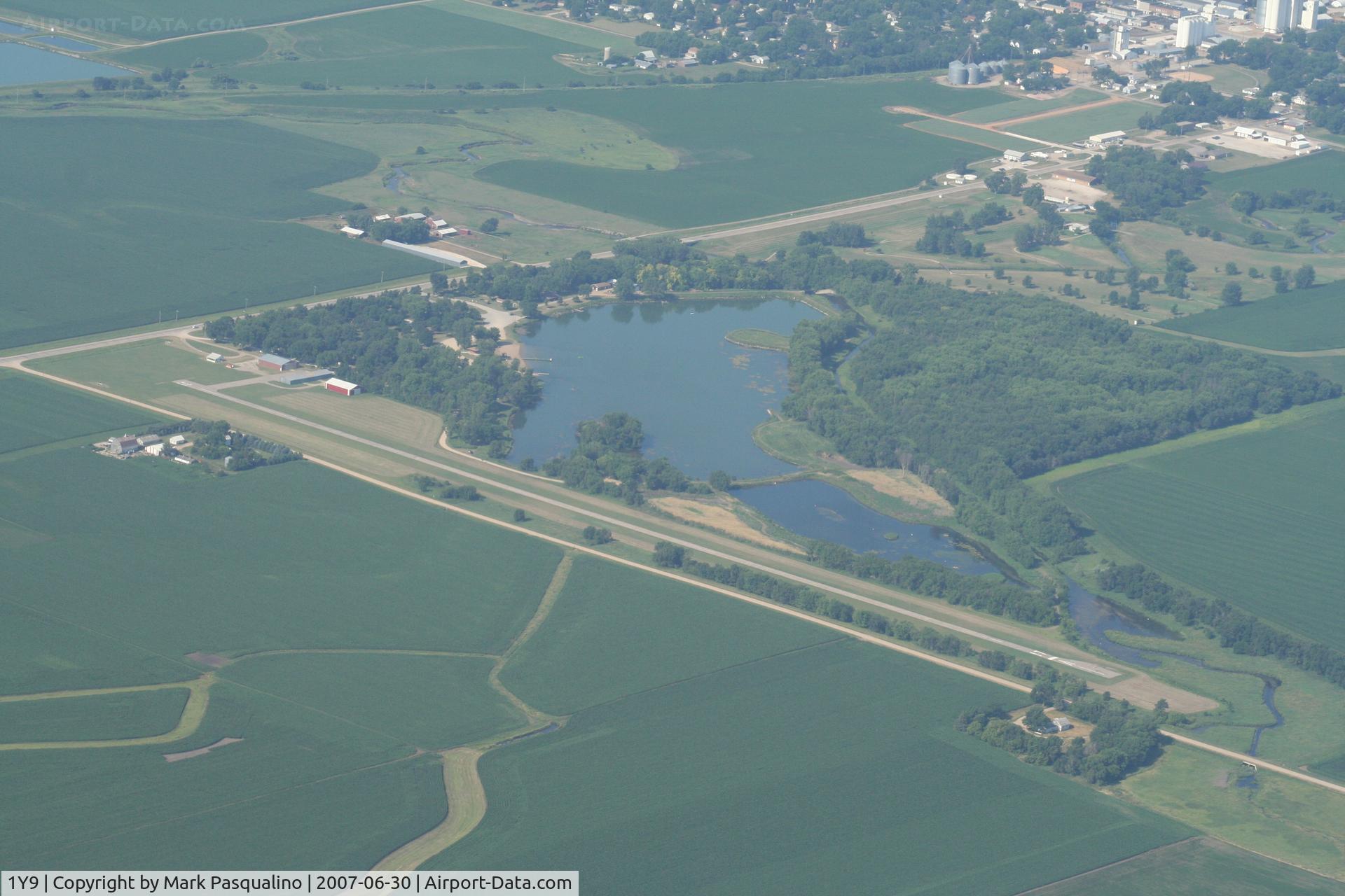 Paullina Municipal Airport (1Y9) - Paullina, IA