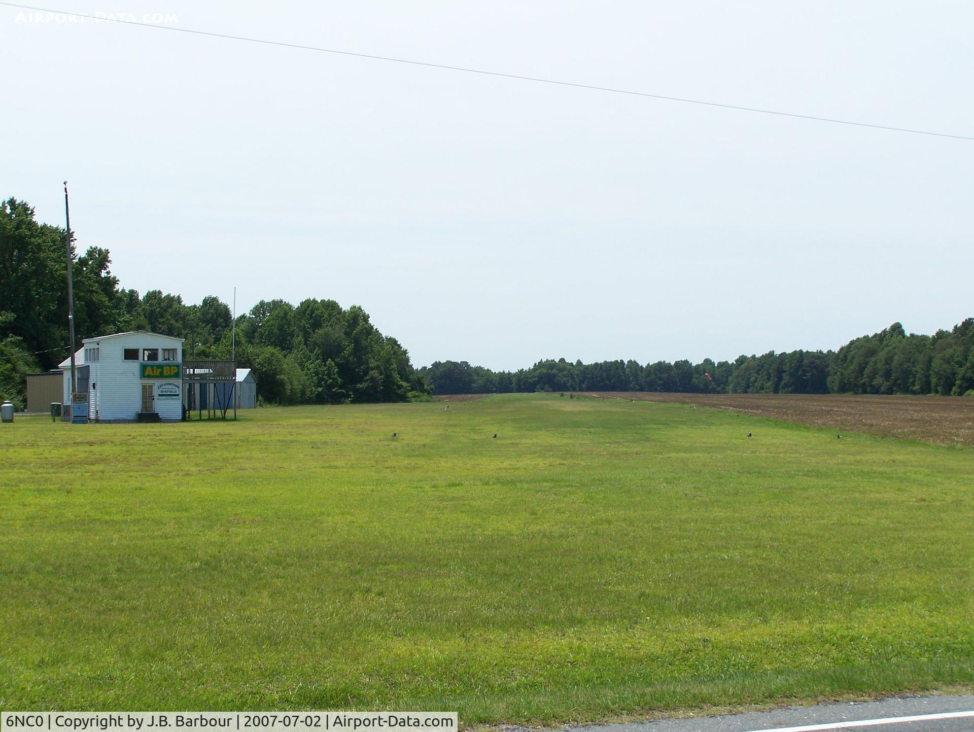 Cox-grantham Airfield Airport (6NC0) - Clean facility