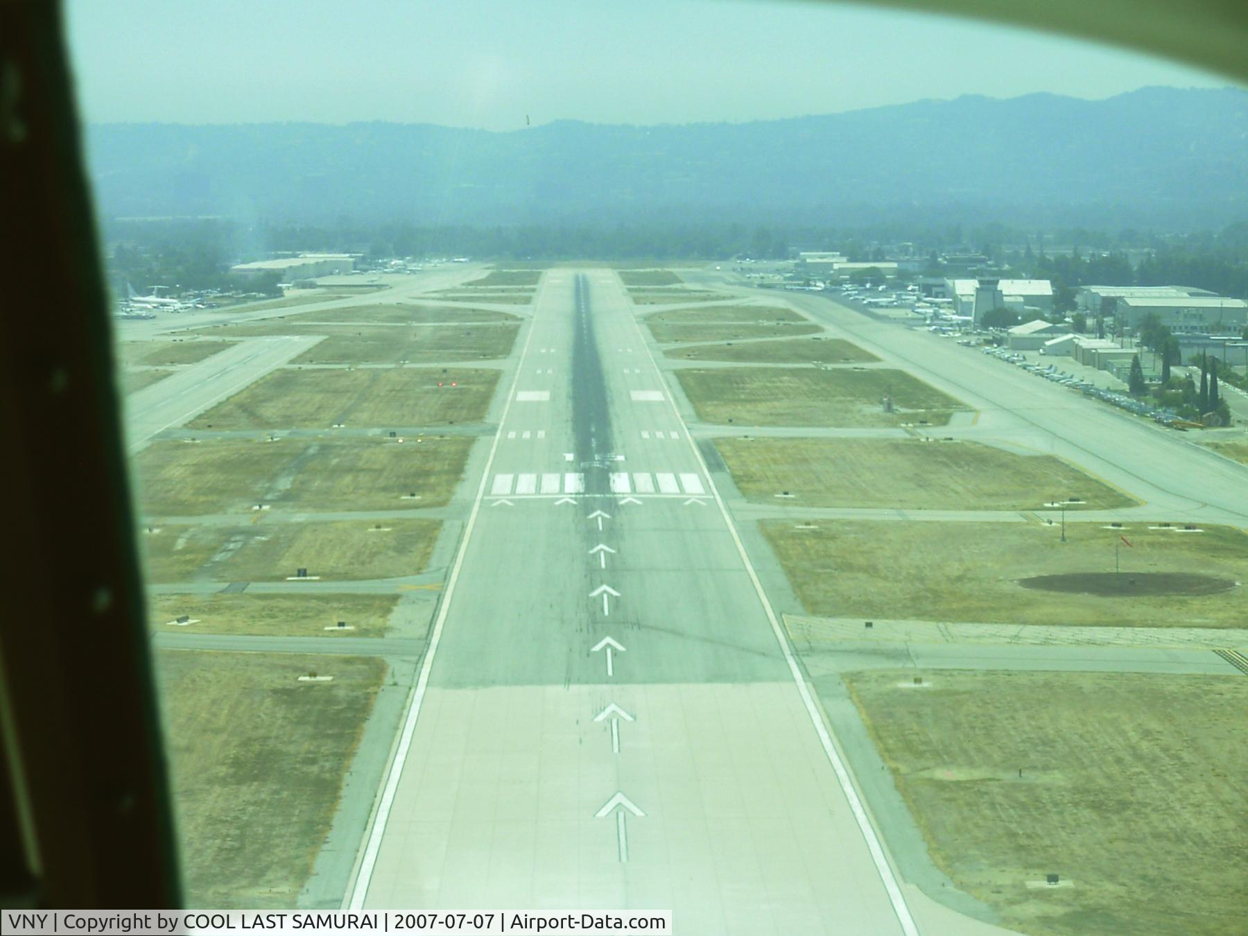Van Nuys Airport (VNY) - VNY RWY16R SHORT FINAL