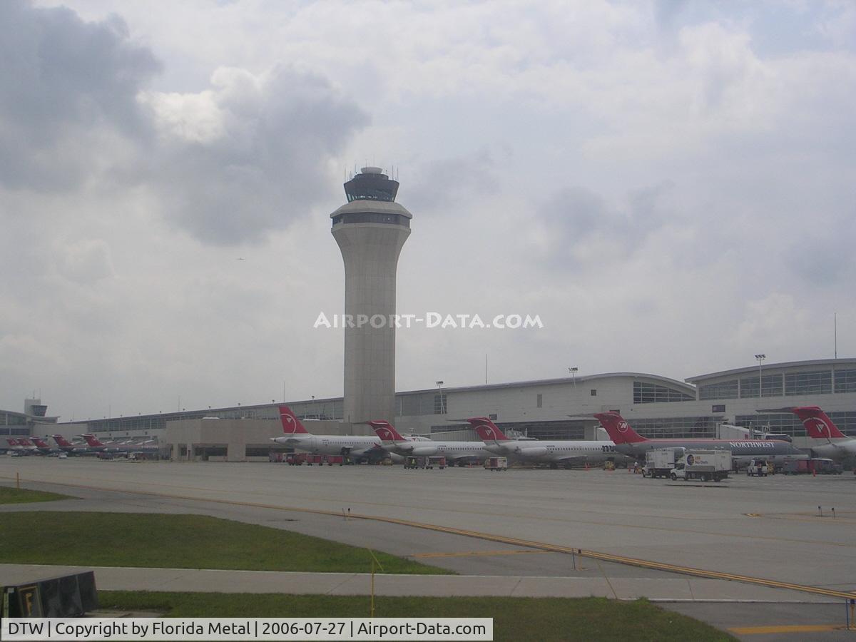 Detroit Metropolitan Wayne County Airport (DTW) - DTW Mac Terminal