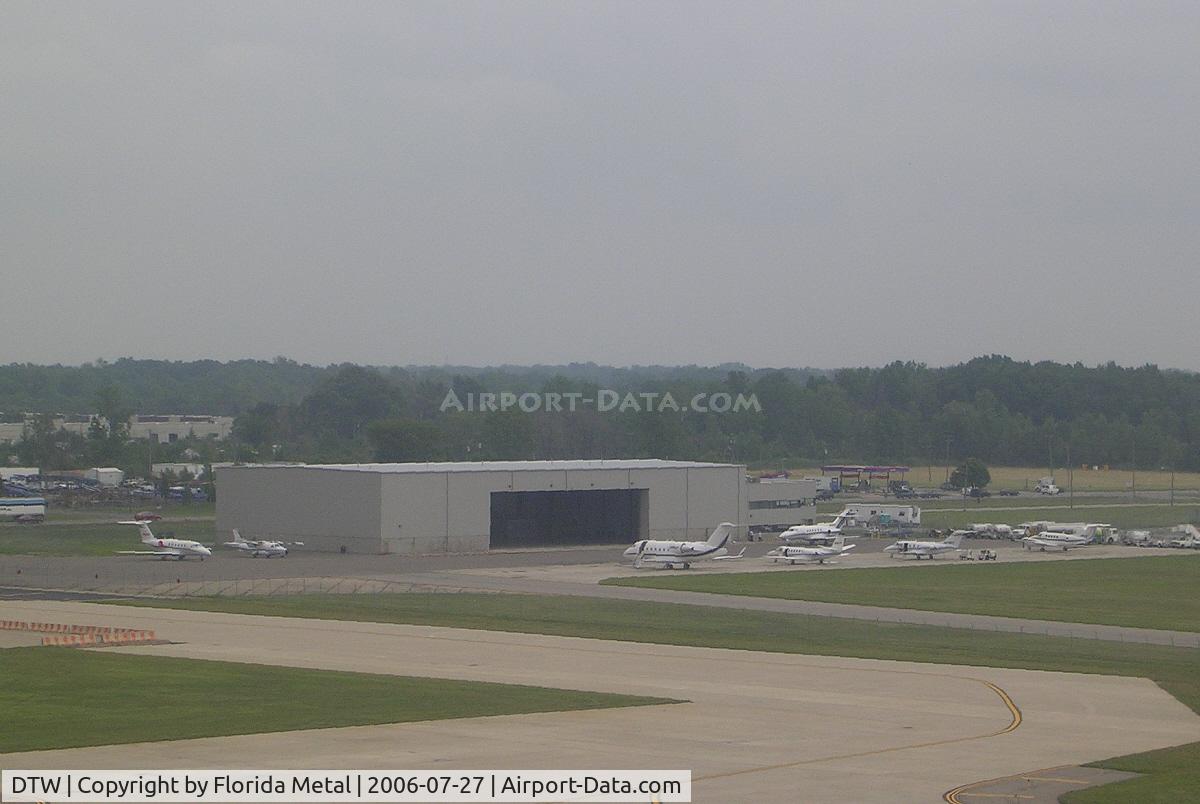 Detroit Metropolitan Wayne County Airport (DTW) - FBO at DTW