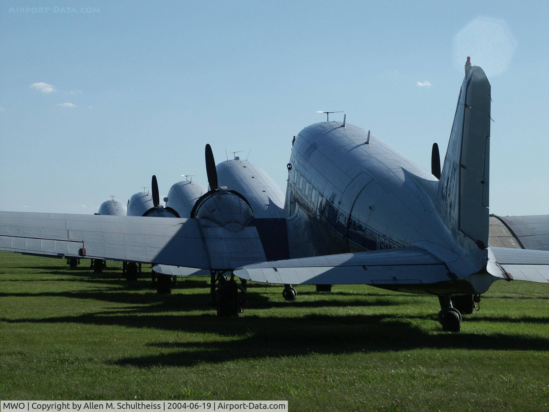 Middletown Regional/hook Field Airport (MWO) - The end of an era
