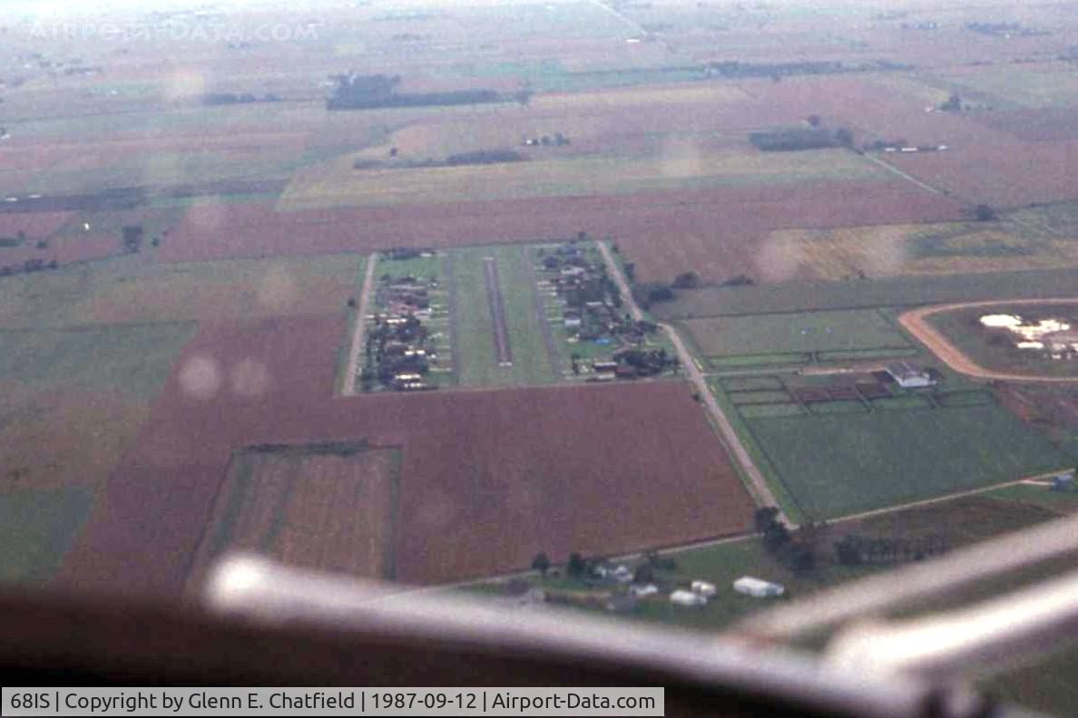 Casa De Aero Park Airport (68IS) - Casa De Aero as seen from the cockpit of N404T, Beech 18