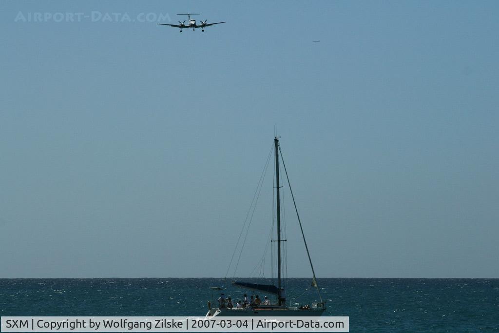 Princess Juliana International Airport, Philipsburg, Sint Maarten Netherlands Antilles (SXM) - King Air on approach