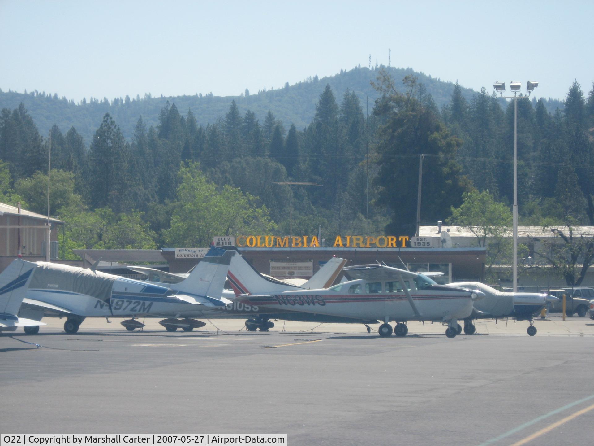 Columbia Airport (O22) - The vintage terminal at Columbia, O22