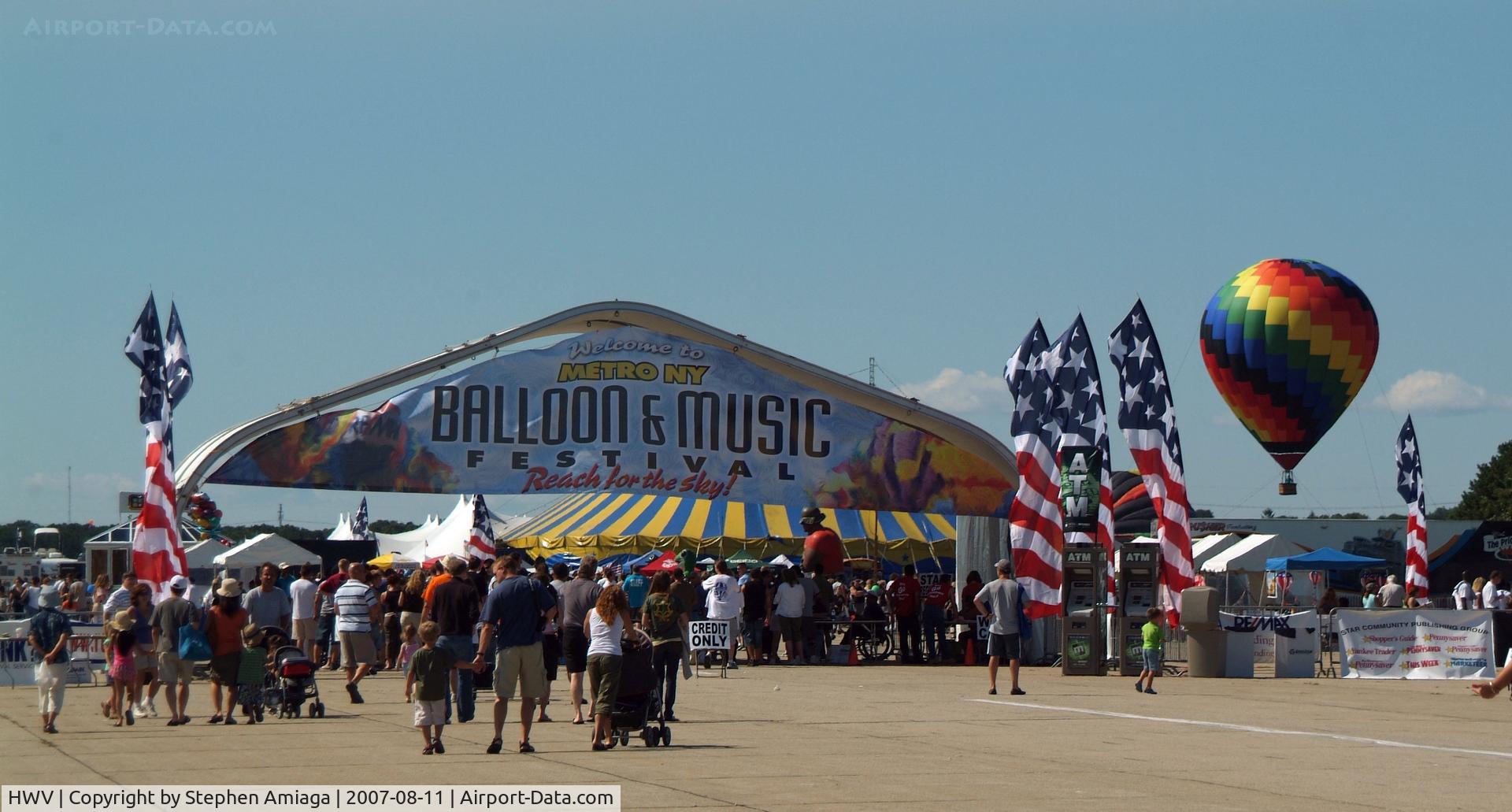 Brookhaven Airport (HWV) - 2007 Balloon Festival