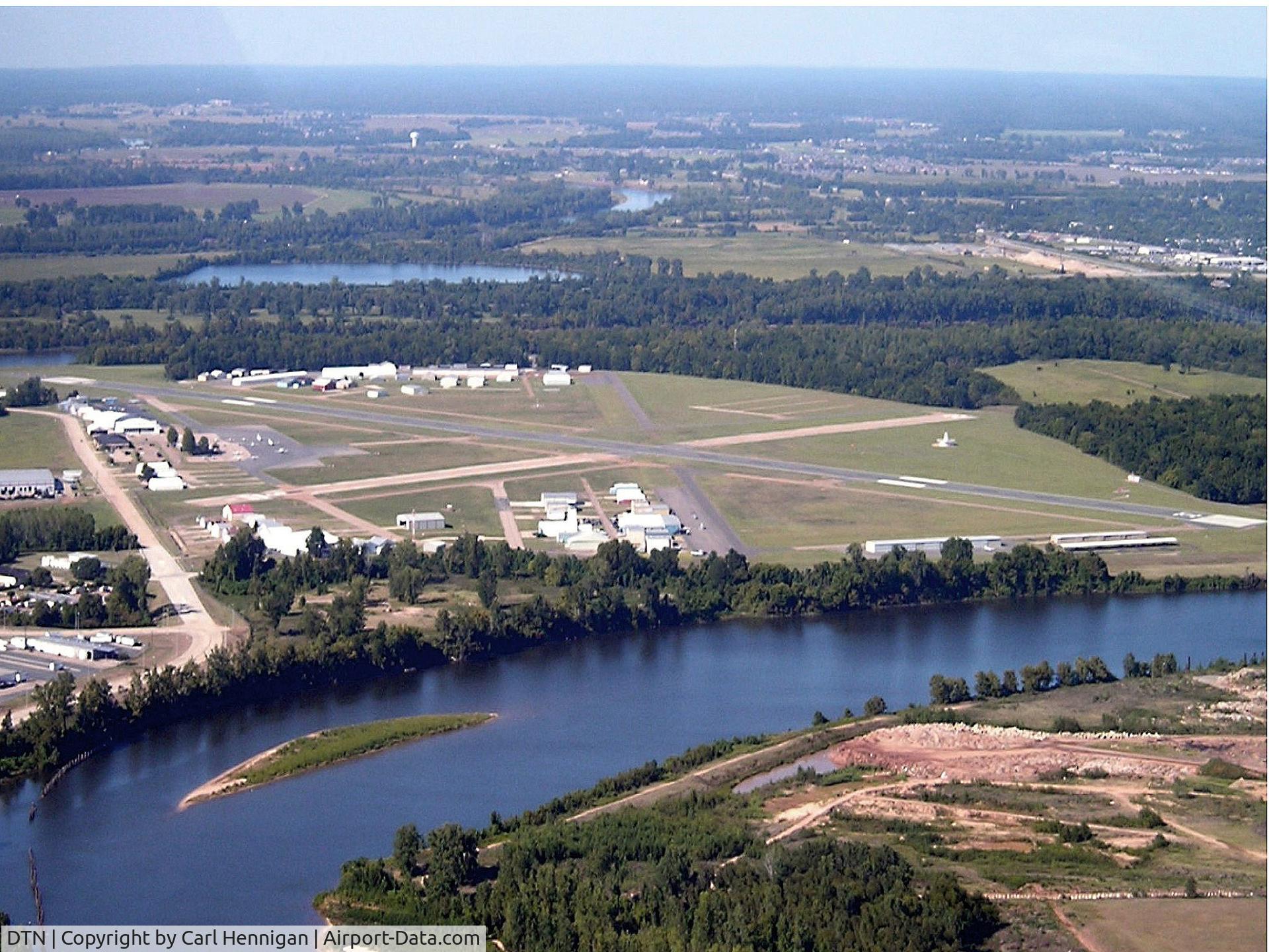 Shreveport Downtown Airport (DTN) - Looking north