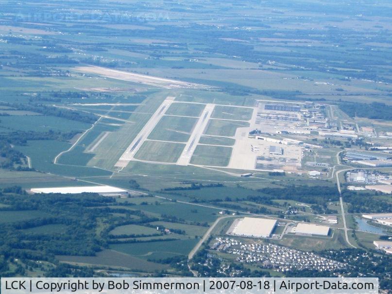 Rickenbacker International Airport (LCK) - Looking west from 5000'.  Just got my decent clearance for LHQ.