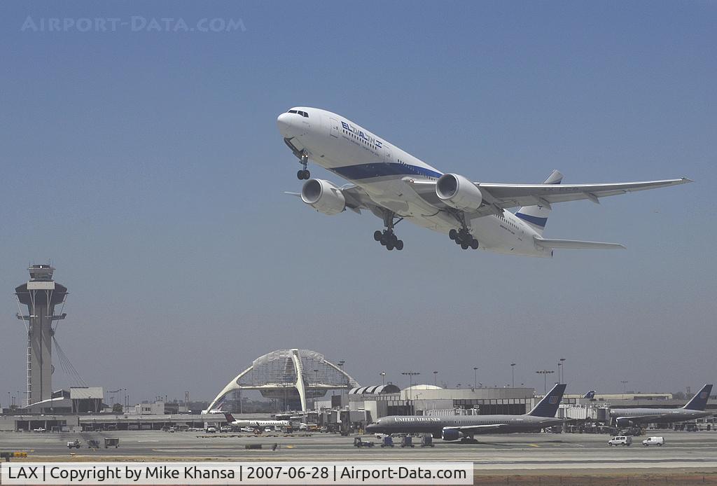 Los Angeles International Airport (LAX) - El AL B777-258 Blasting off at LAX, California.
