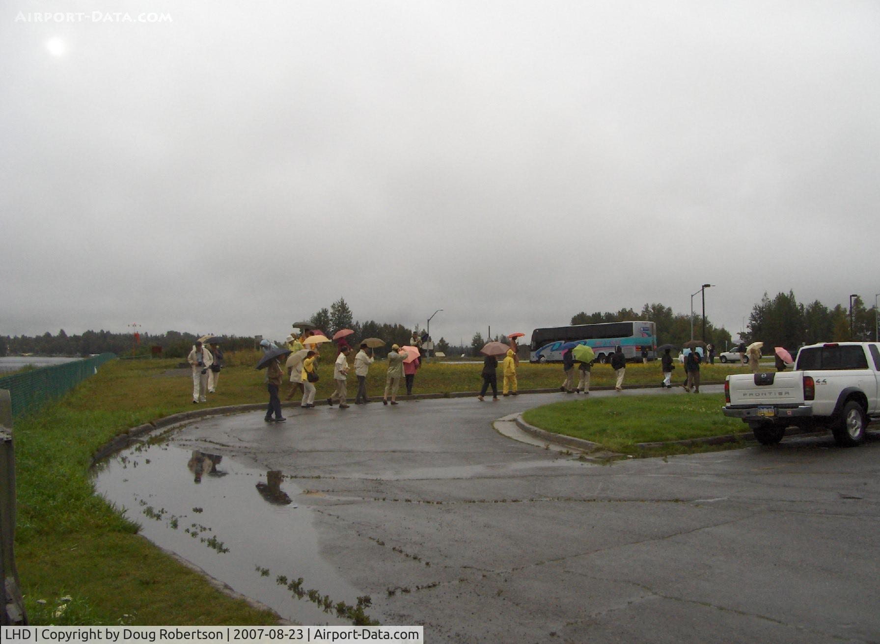 Lake Hood Seaplane Base (LHD) - Japanese Bus Tour-Seaplane viewing and photography on a wet, but flyable day