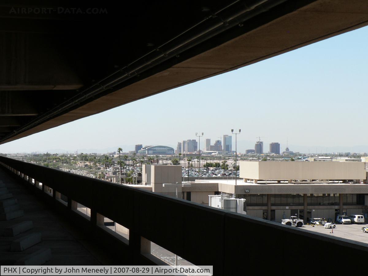 Phoenix Sky Harbor International Airport (PHX) - There's a 737 hidden in this photo!