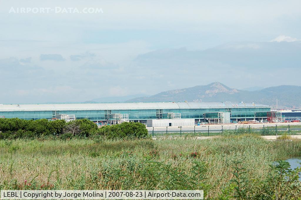 Barcelona International Airport, Barcelona Spain (LEBL) - The new south terminal (in construction)