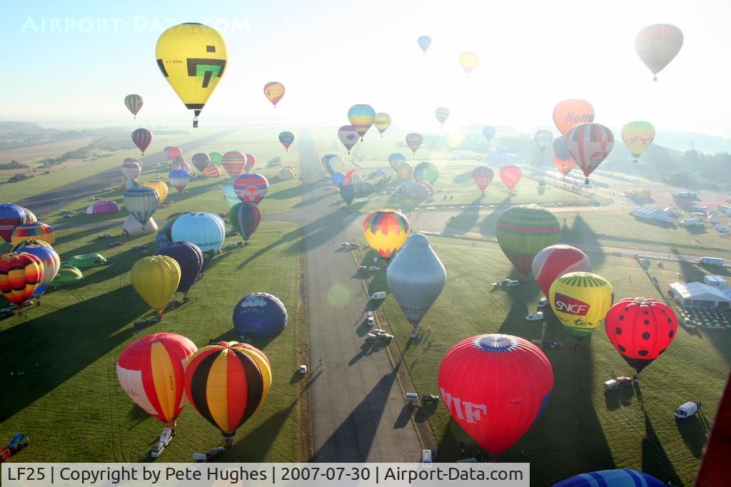 LF25 Airport - looking back over Chambley Airbase during Mondial 2007