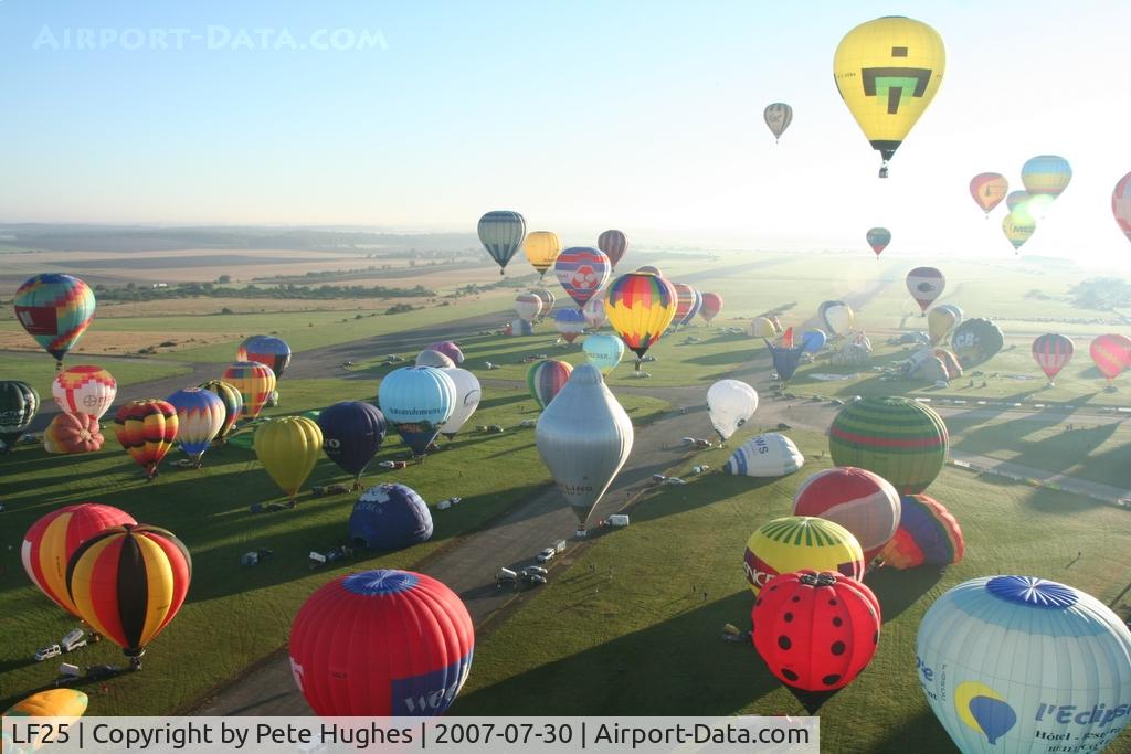 LF25 Airport - looking back over Chambley Airbase during Mondial 2007