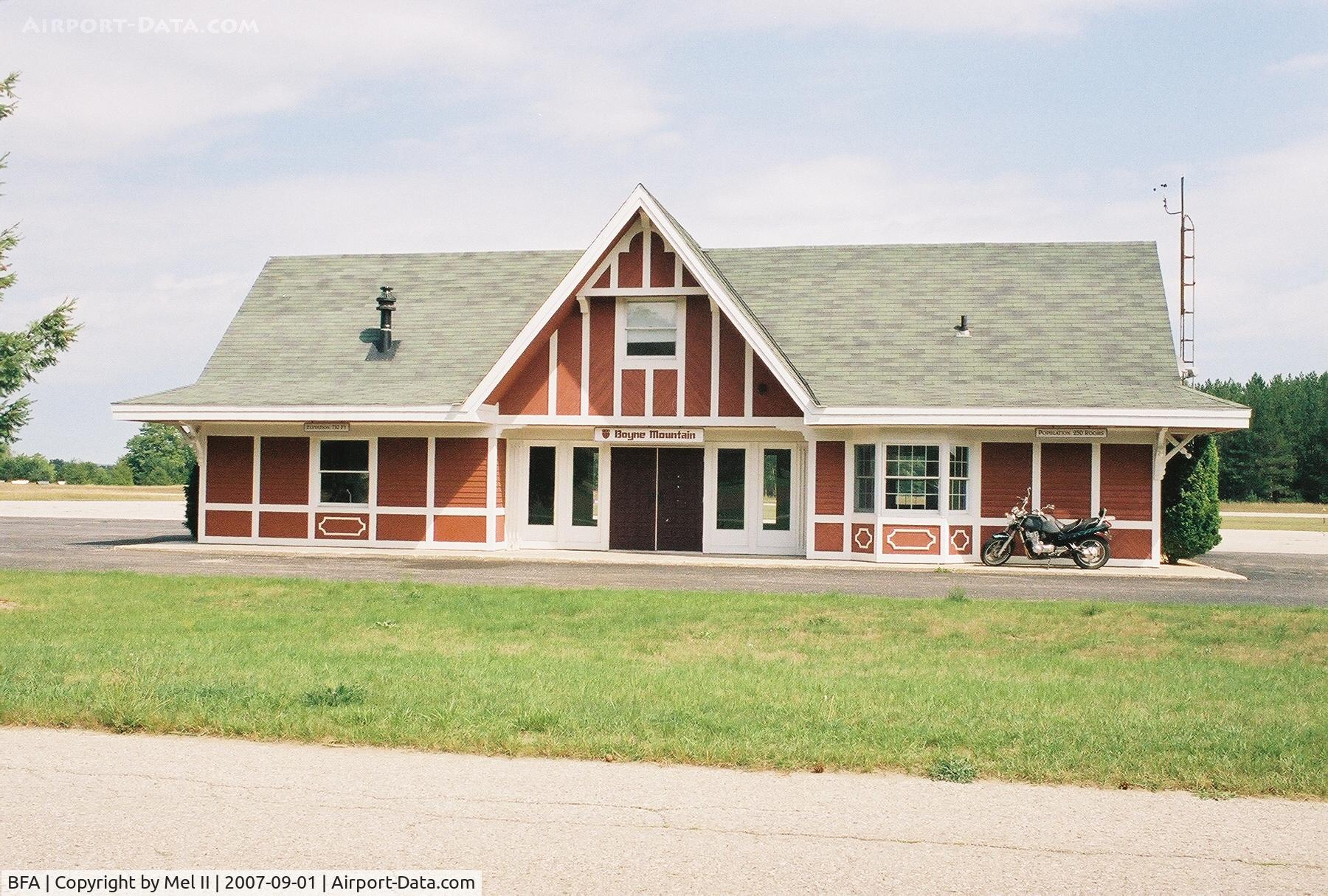 Boyne Mountain Airport (BFA) - Boyne Mountain Airport (BFA)