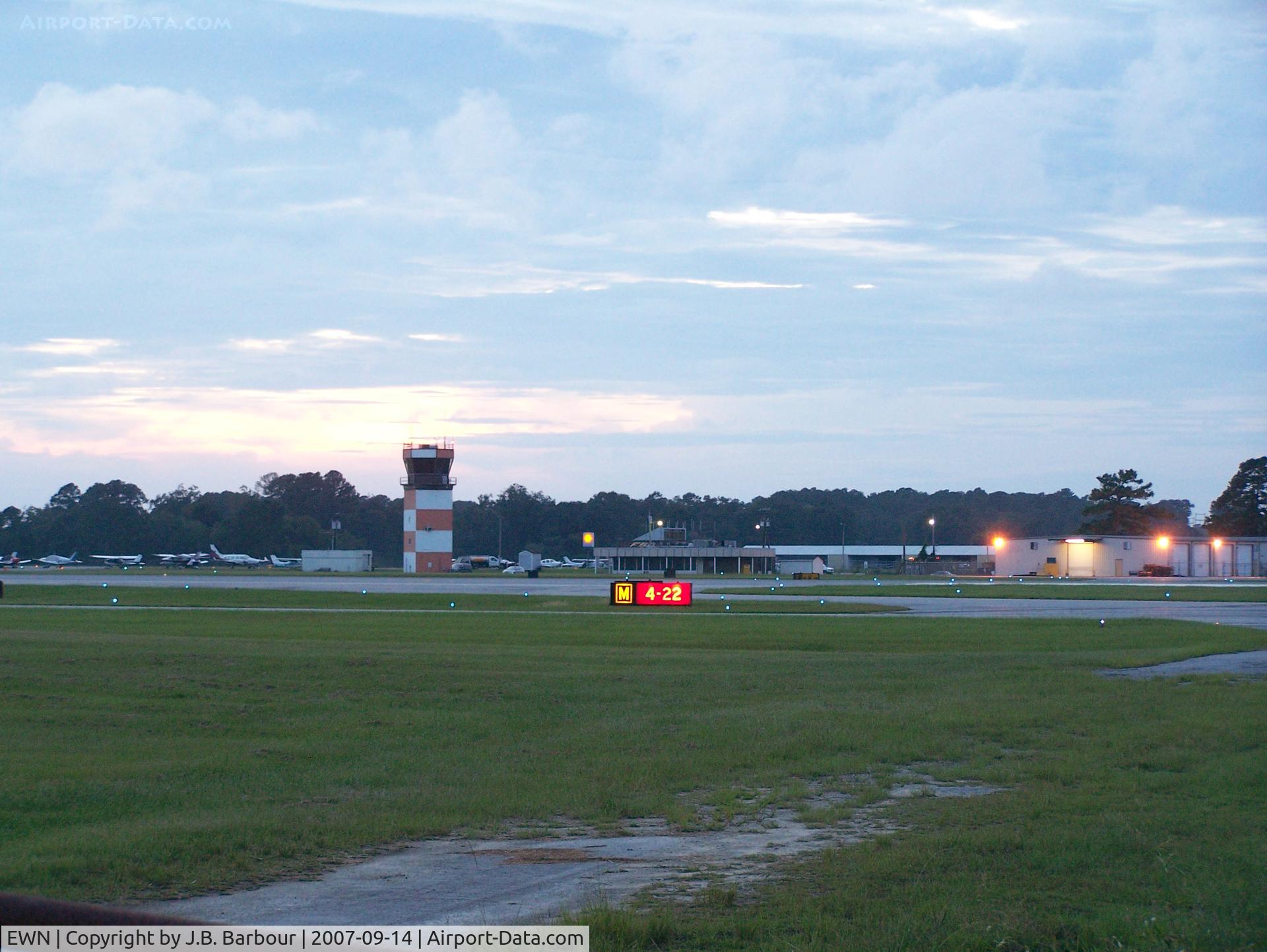 Coastal Carolina Regional Airport (EWN) - Nice location