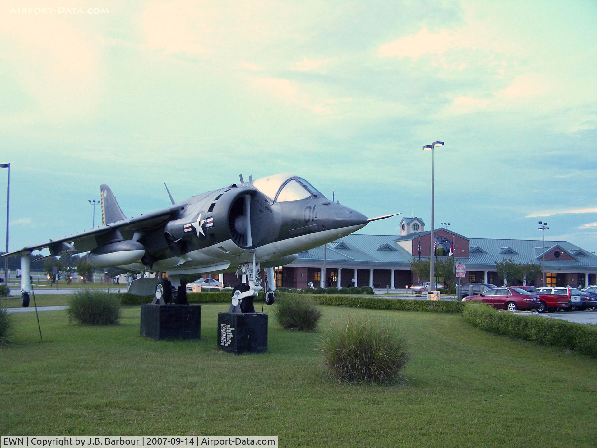 Coastal Carolina Regional Airport (EWN) - Nice location